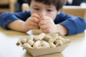 Daily Peanut Snack Boosts Brain Function and Lowers Blood Pressure