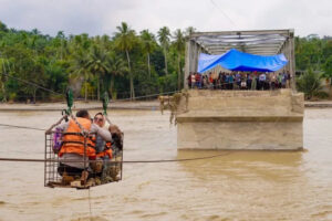 Indonesia Floods Claim 883 Lives, Over 500 Still Missing